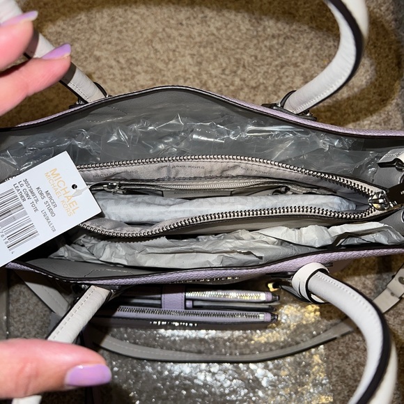 MK Large Mercer tote w/ matching wallet ! - Picture 4 of 6